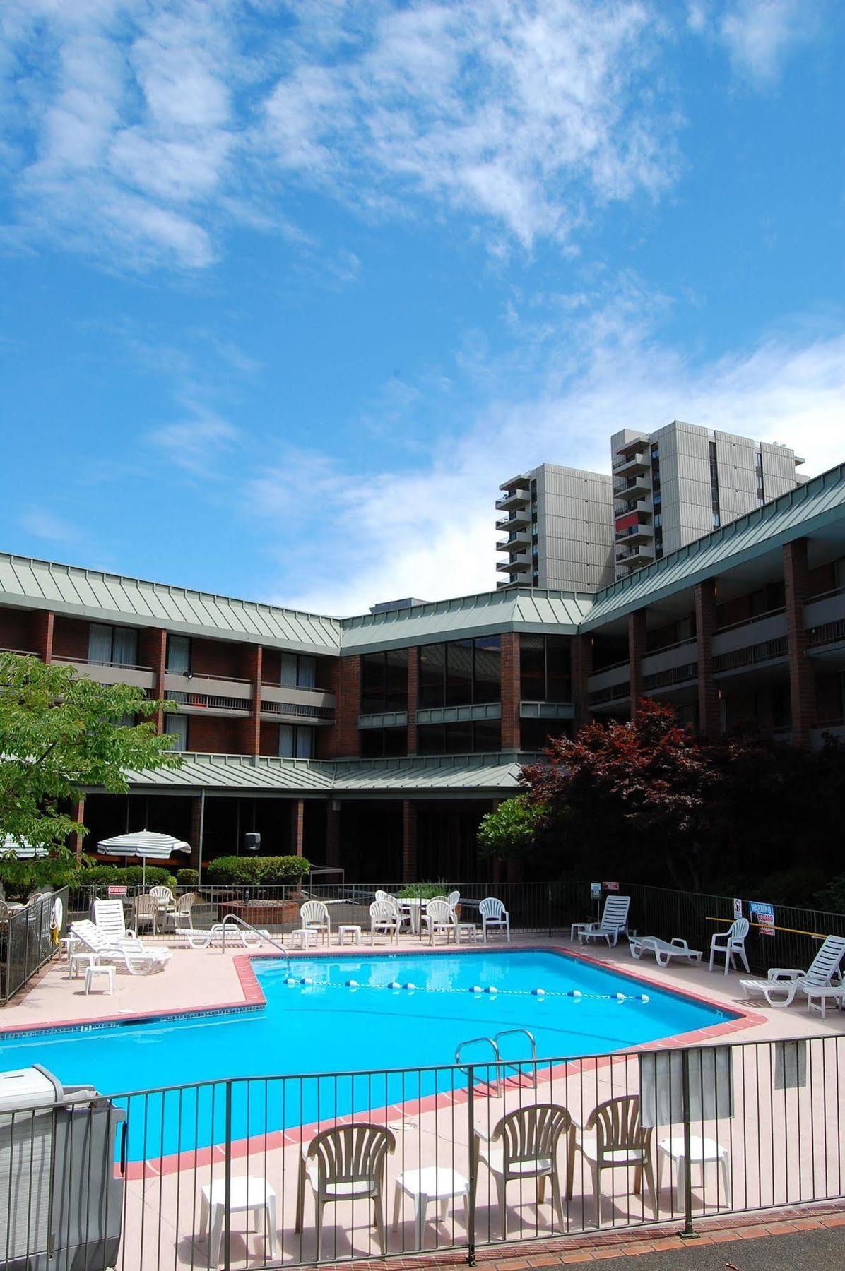 University Place Hotel And Conference Center Портланд Екстериор снимка