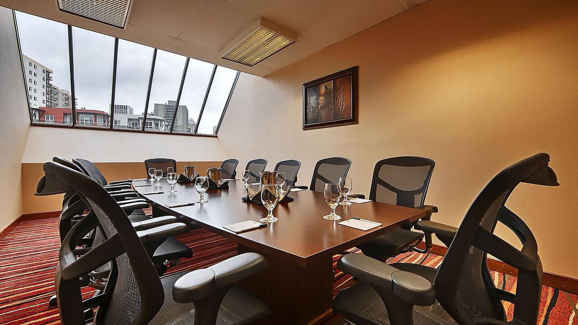 University Place Hotel And Conference Center Портланд Екстериор снимка